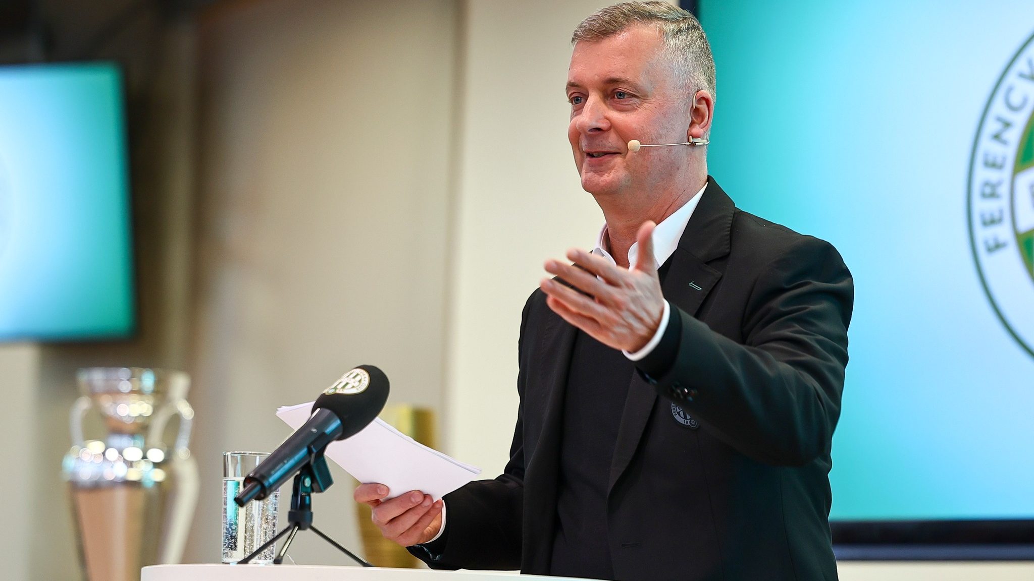 Fradi: Keane jövője is kérdéses az MLSZ miatt, Kubatov katartikus prémiumutalása – az elnök, Hajnal és Orosz értékelte a szezont