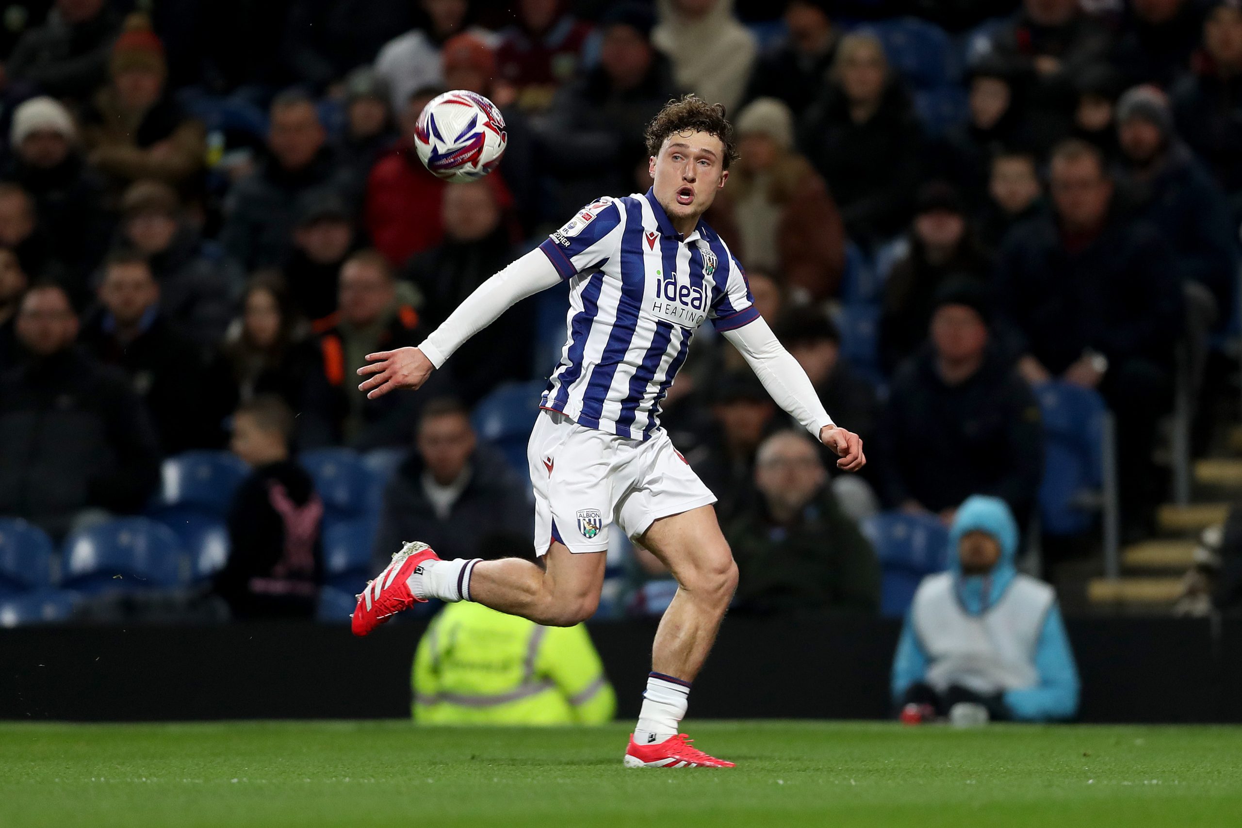 Rossi keretből kikerült védőjét dicsőítik Angliában: "Egyedül elég lehet ahhoz, hogy bennmaradjanak"