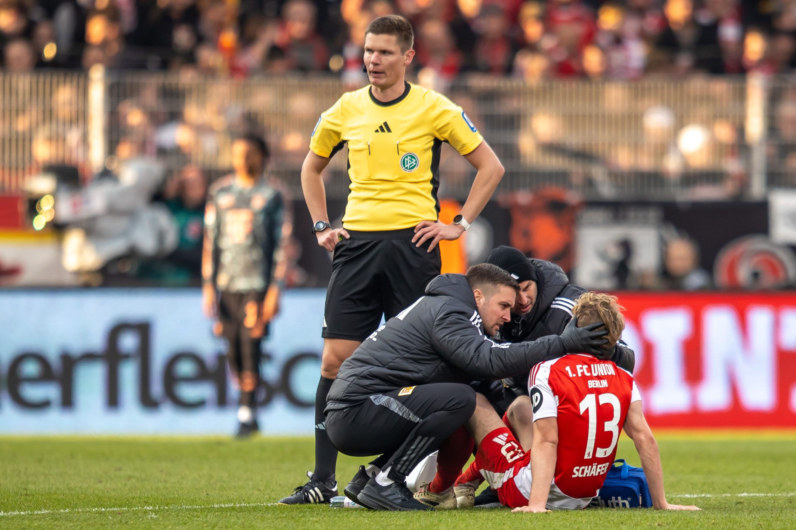 Schäfer hullámvasutazása a Bayern ellen: Bokán rúgták, fejbe rúgták, ápolták, a