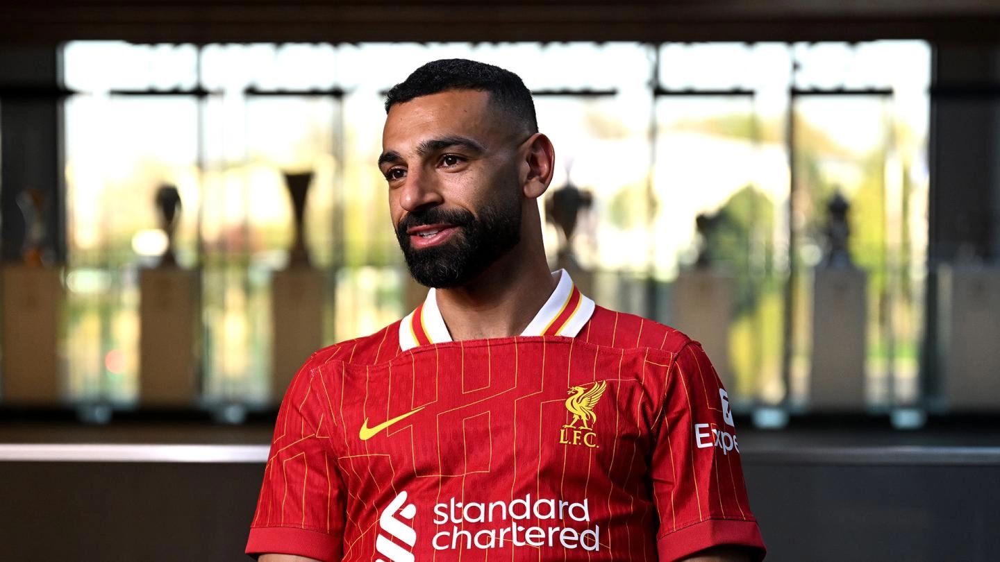 Salah-t tárt karokkal várja az egyik bajnokság; a Bayern-védő körül forr a levegő, Real és PSG is ugrásra készen - külföldi körkép