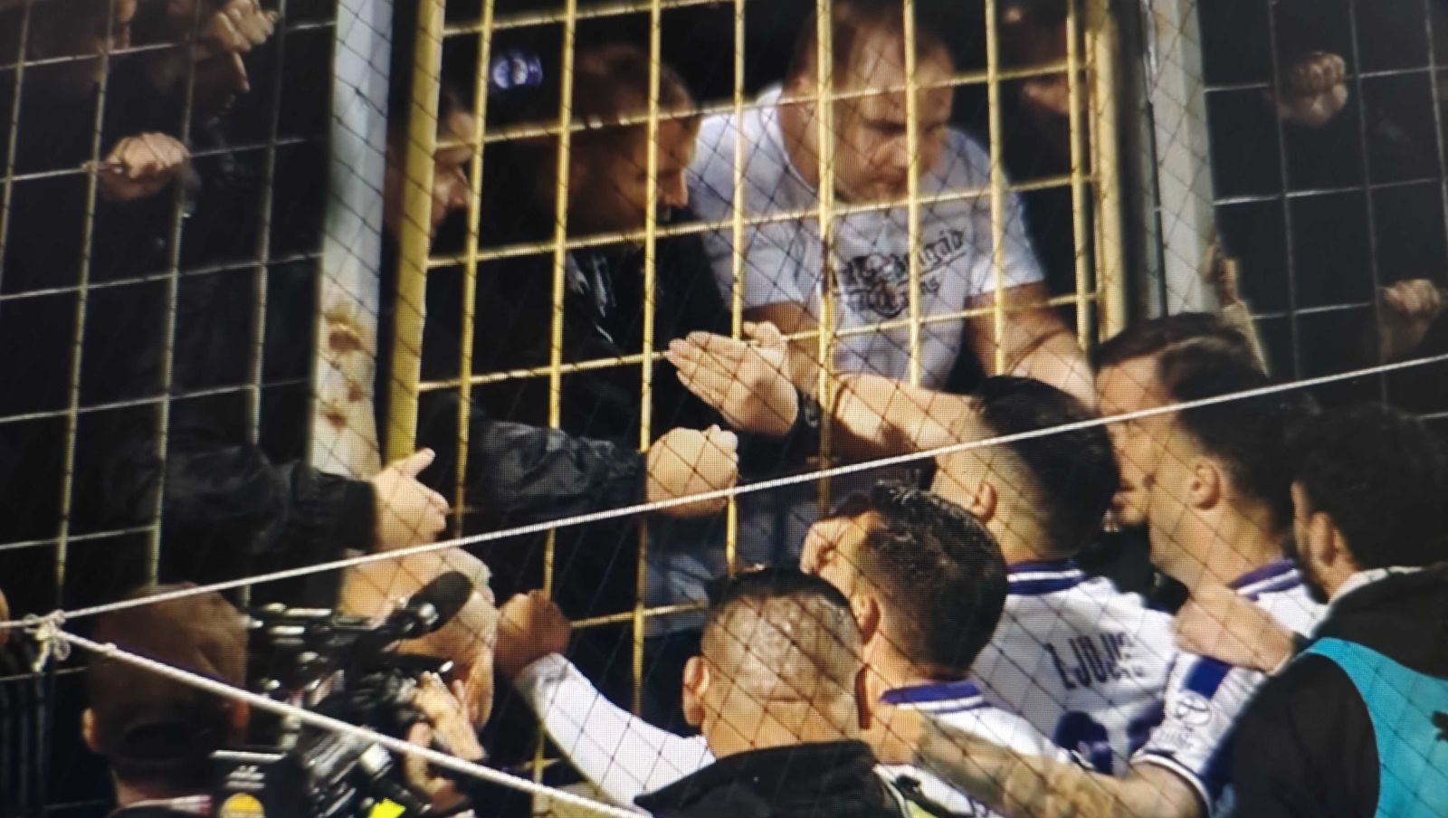 Újpest: Megint a szurkolók előtt kellett felelnie a csapatnak, ez történt a lefújás után - videó