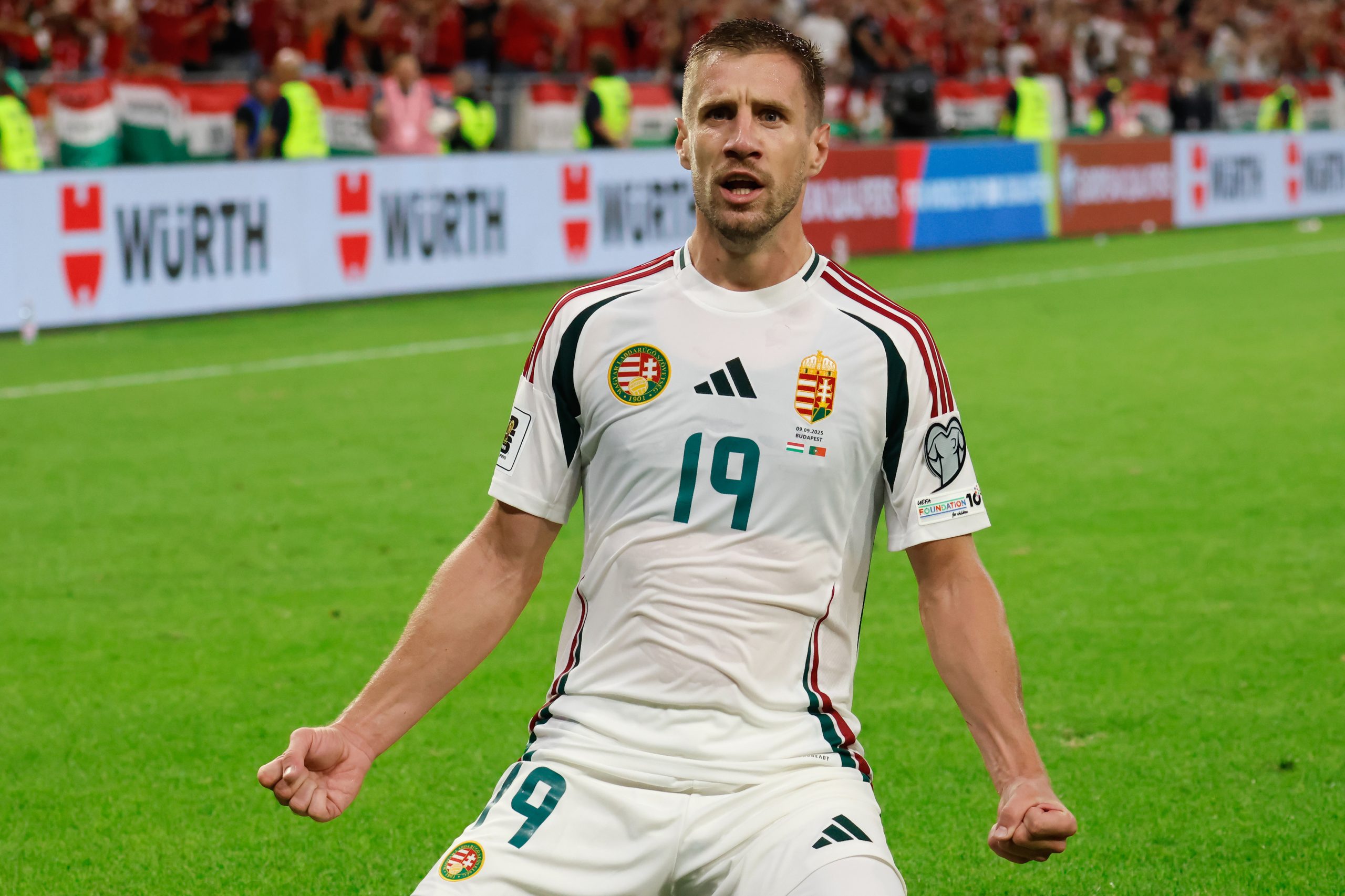 Vb-selejtező: Szoboszlai remek beadása után Varga megint fejjel büntetett - videó