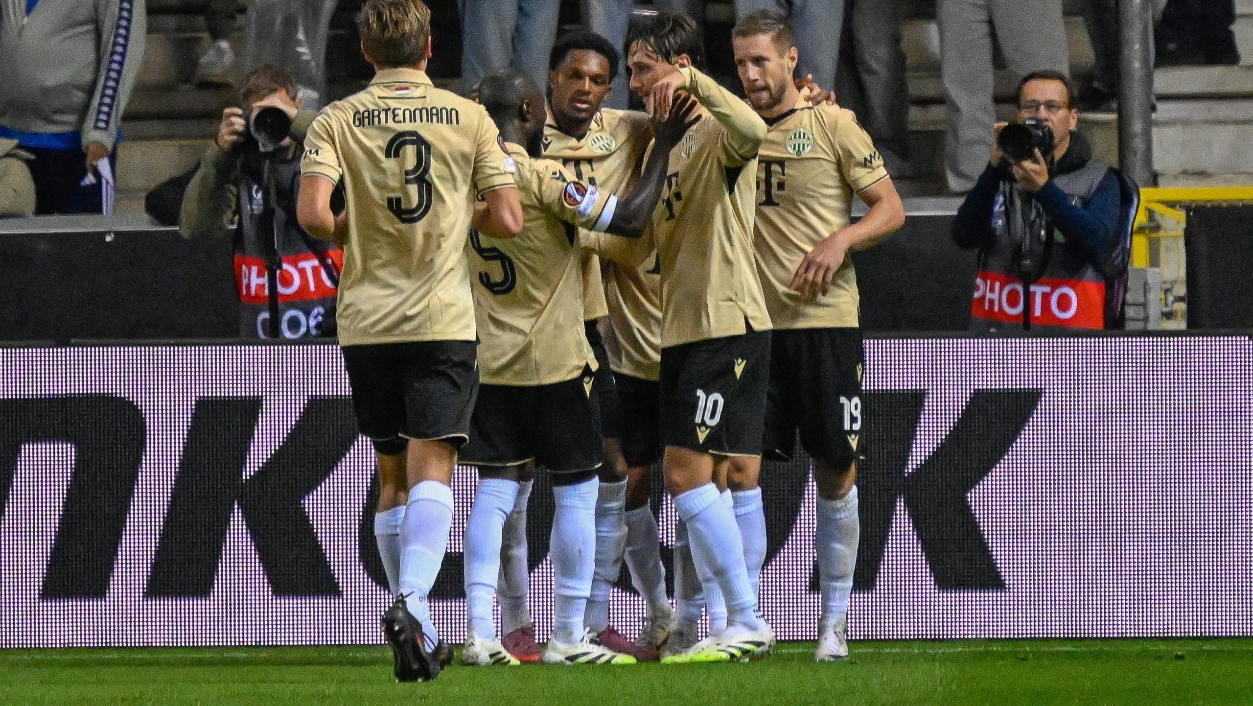 Fegyelmi: Eljárás indult a Fradi ellen, az Újpest és a Debrecen is fizethet, eltiltást kapott egy NB I-es edző