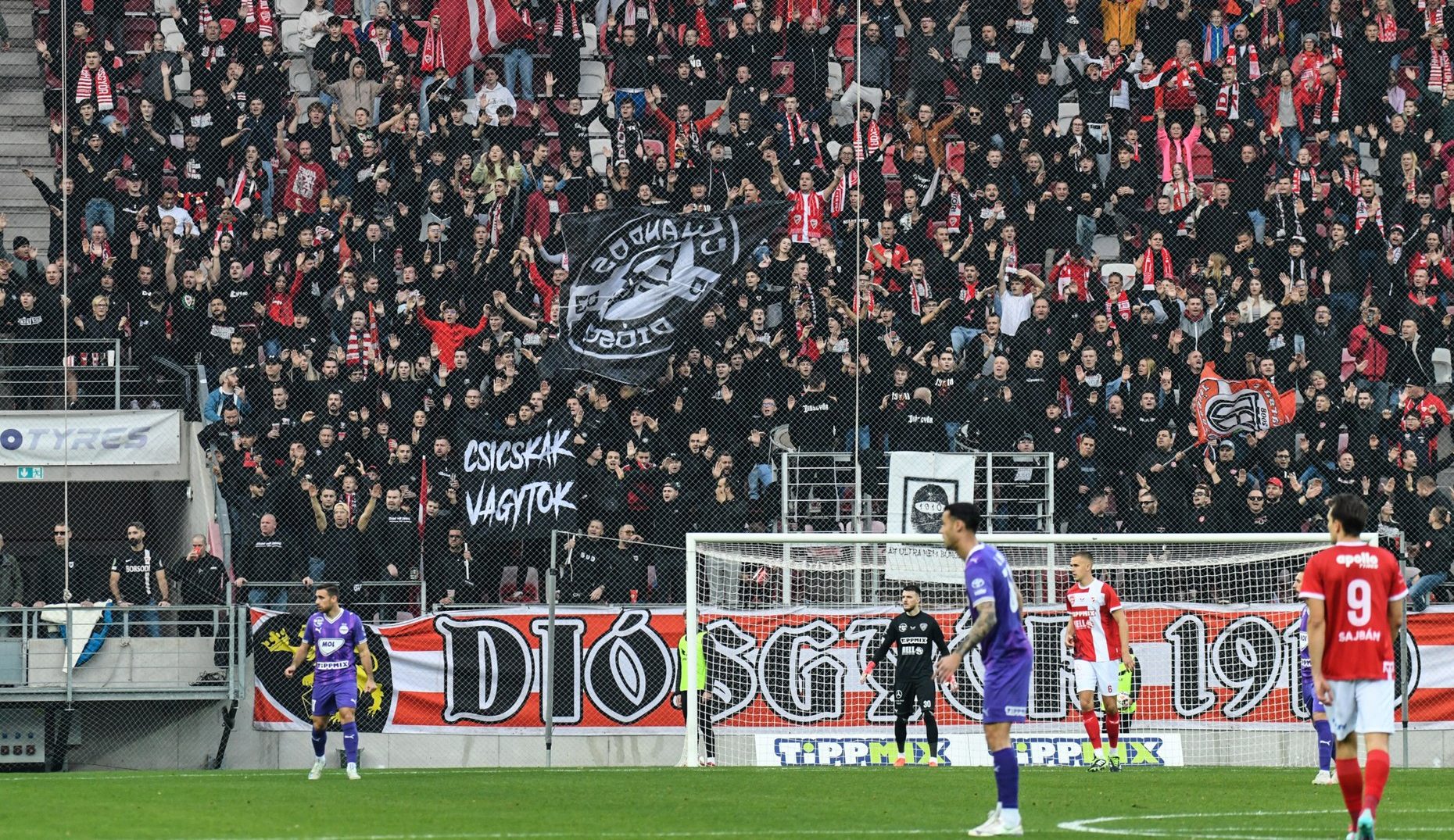 Súlyos MLSZ-büntetések: Már a Diósgyőrnek és a Honvédnak is végre kell hajtania a szektorbezárást