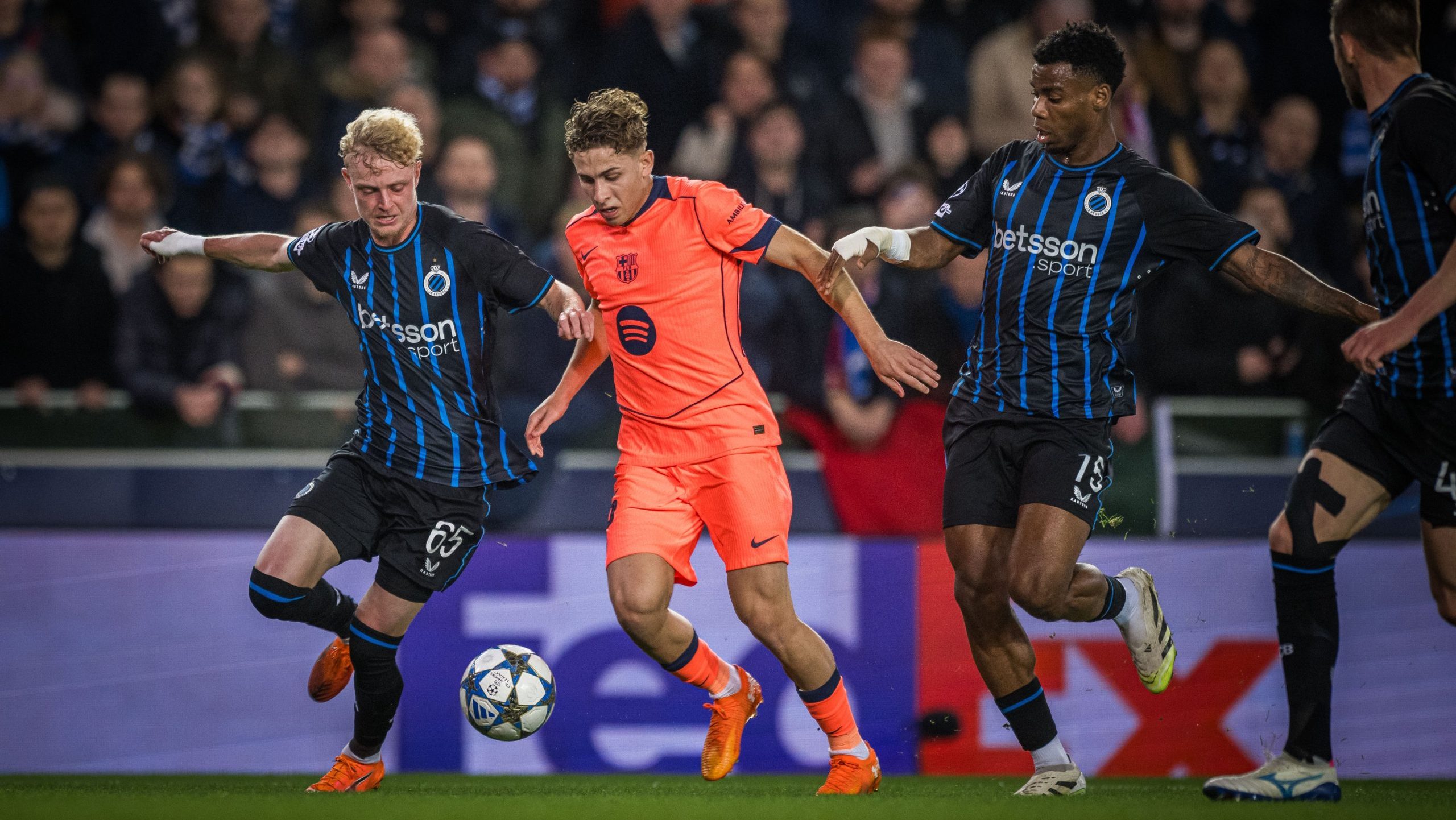 BL: Öngól és a VAR mentette meg a nagy égéstől a Barcelonát, Sallaiék a holland óriást is meglepték - videó