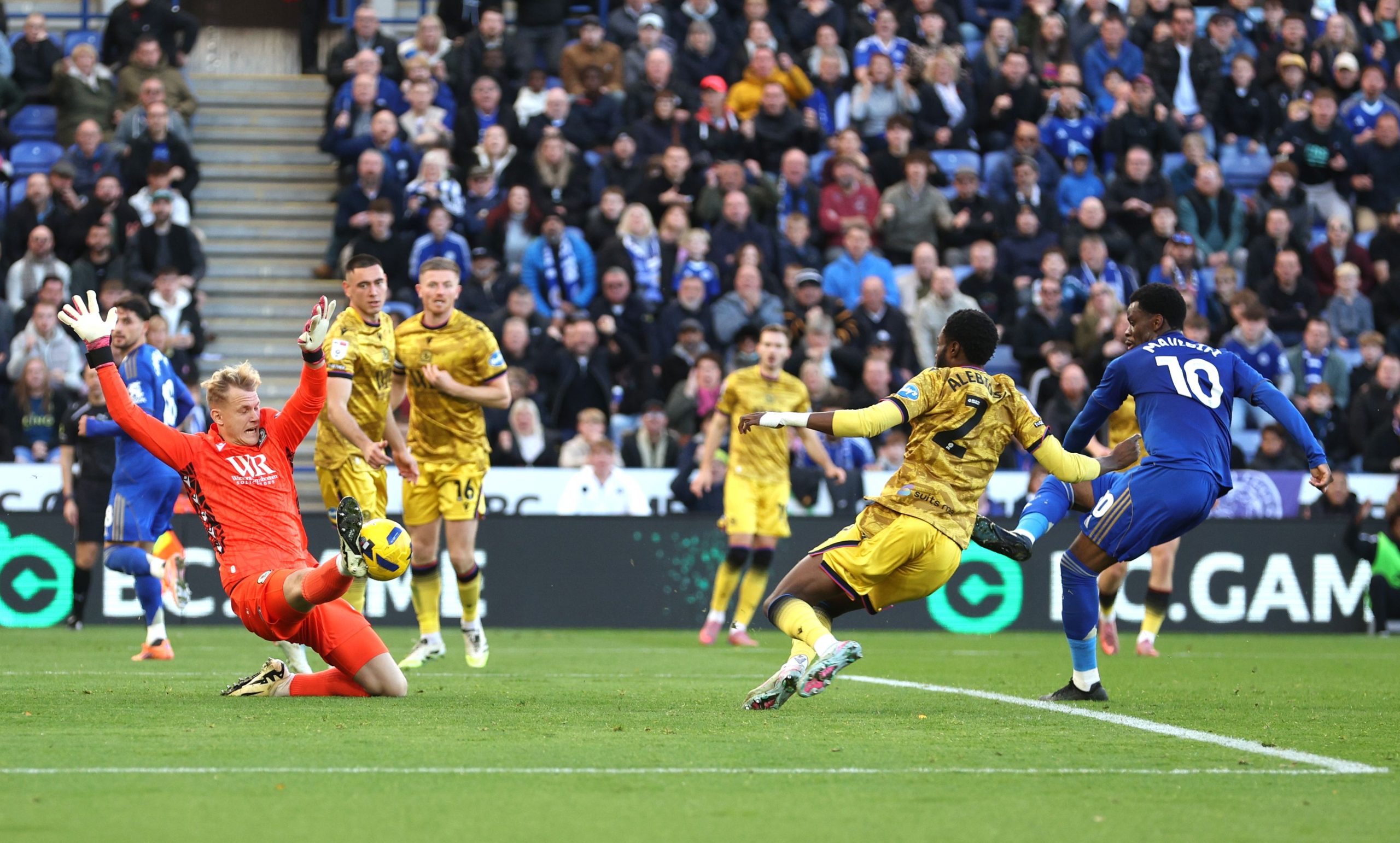 Légiósok: Tóth őrült bravúrt mutatott be, lehúzta a rolót a Leicester otthonában; Dárdaiék is lenullázták ellenfelüket - videó