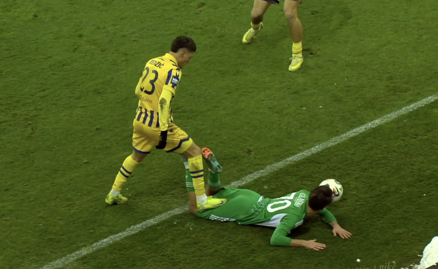 Válogatott pechszéria: Sallai után Rossi debütálóját is kiállították a hétvégén - videó