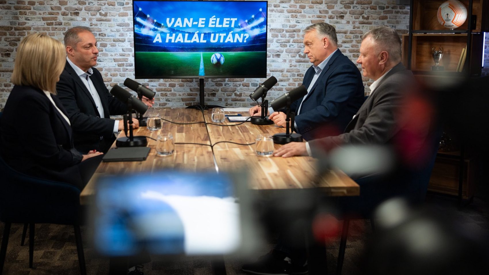 Orbán Viktor elárulta, beszélt-e már Rossival és mit gondol a kapitánykérdésről: "Én nem látom, hogy óriási sikereket felvonultató magyar trénerek dörömbölnének az ajtón" - videó