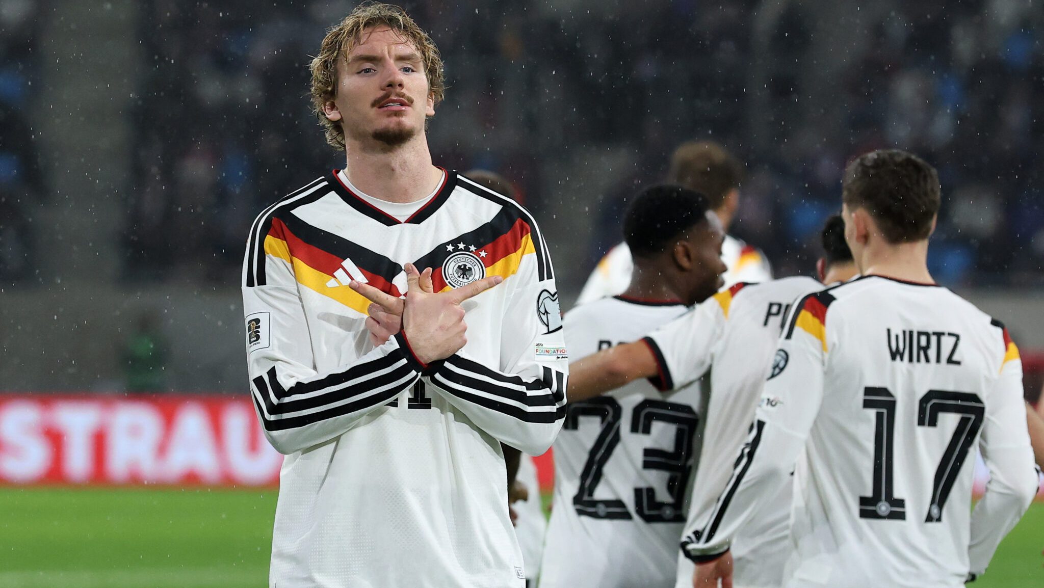 Vb-selejtezők: Németország tükörsimán hozta le a csoportrangadót, Szlovákia pótselejtezős - videó