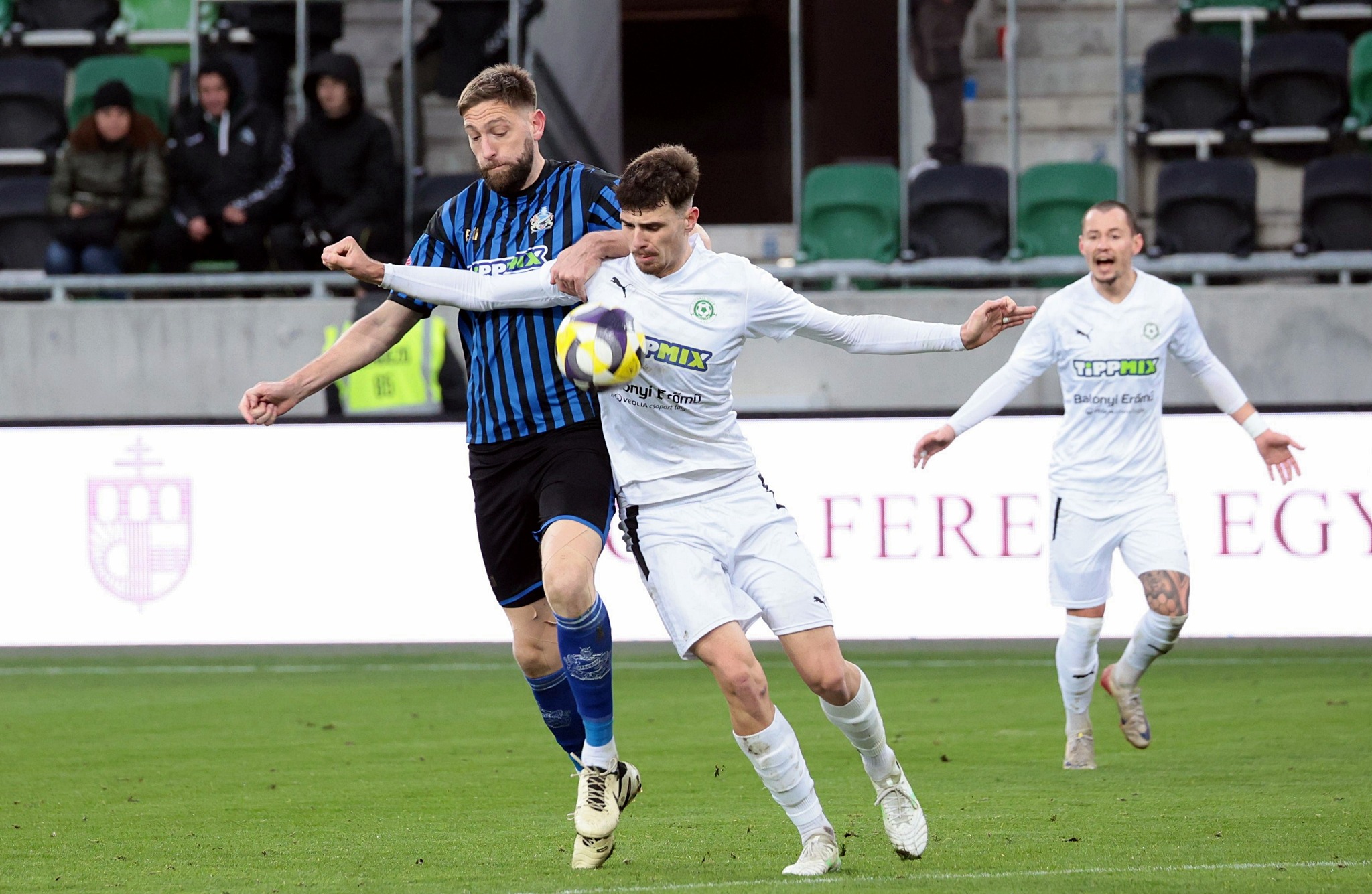 A Vidi rástartolt a rivális legeredményesebb csatárára