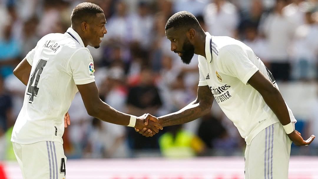 Két sztárvédőtől köszönhet el a Real Madrid, Lewandowski búcsút inthet a Barcelonának - külföldi körkép