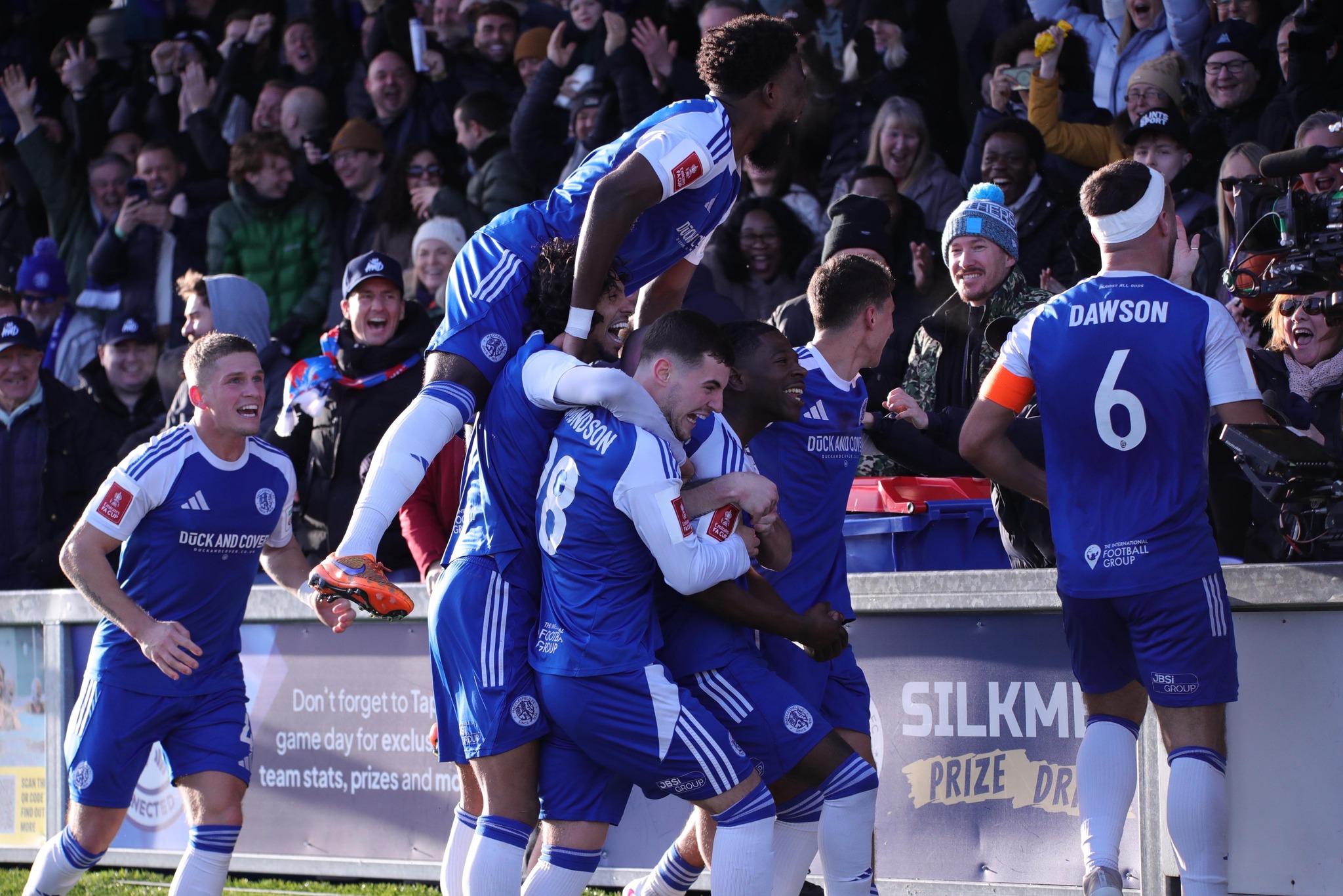Sokk Angliában: hatodosztályú klub verte ki az FA-kupa címvédőjét