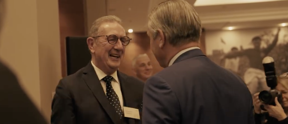 Videó: Leekens újra Budapesten mosolygott - Storck és Pintér mellett tűnt fel az MLSZ nagy ünneplésén