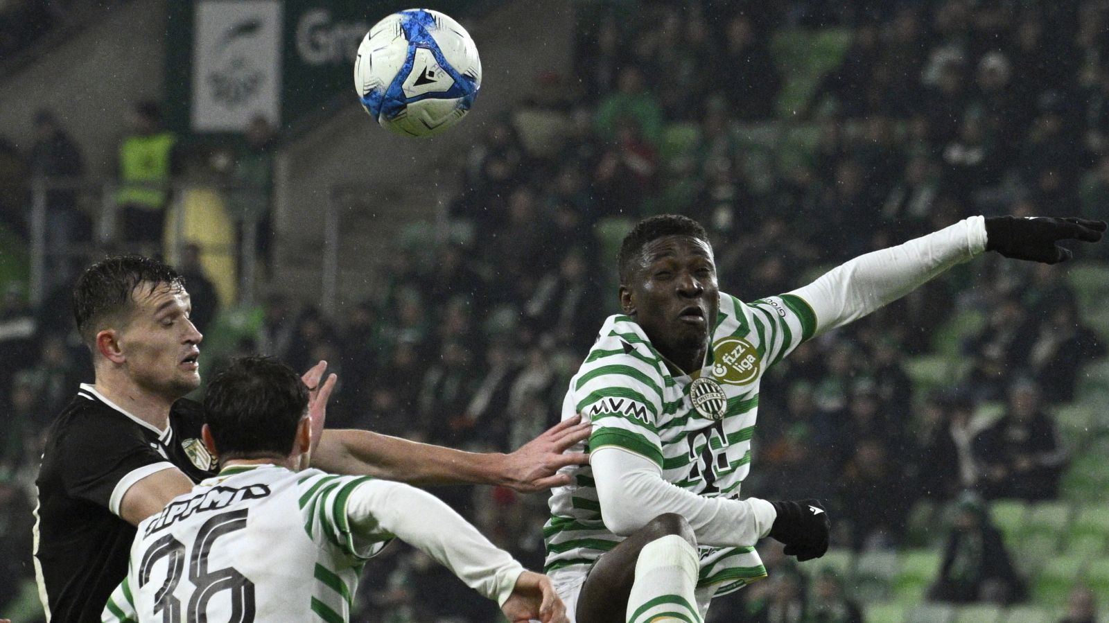 Fradi: A szurkolók elbeszélgettek a játékosokkal az ETO elleni vereség után - fotó