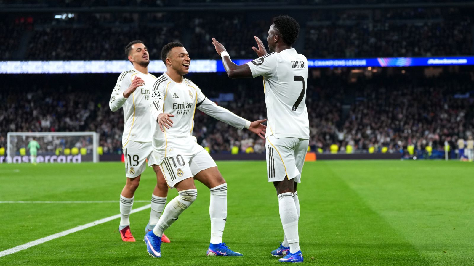 BL: Mbappé és Vinícius Jr. is gálázott, az Arsenal nem tud hibázni, a címvédő PSG kikapott - videók