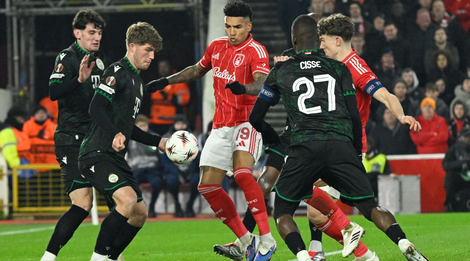 Lelépett magyarok, de Keane önéletrajza is sérült az EL-ben: "Hogyan végezhetett a Nottingham a Fradi mögött?" - lapszemle