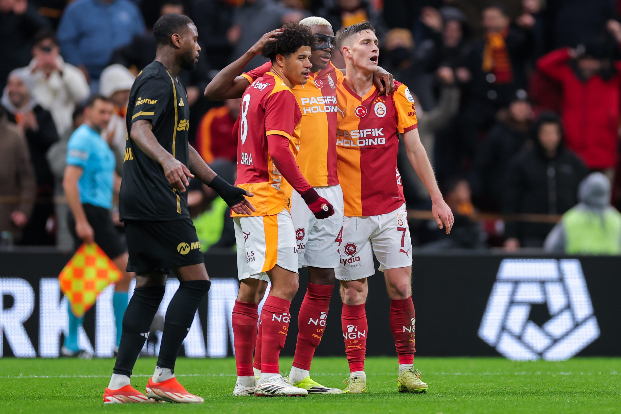 A Juve sztárcsatárt akar aprópénzért, Kanté után újabb nagy sztár futhat be Isztambulba - külföldi körkép