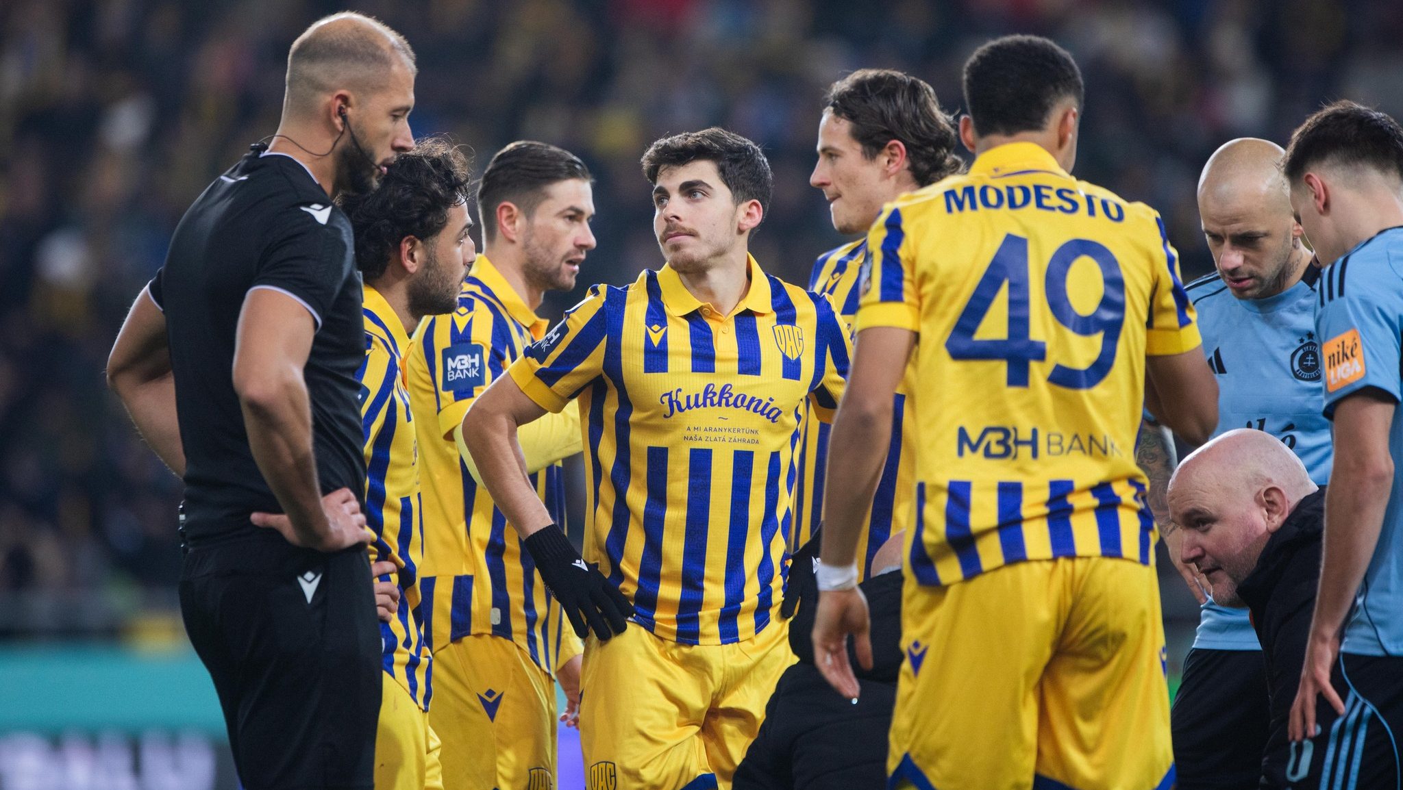 DAC: Hivatalos panaszt tettek a játékvezetés miatt a Slovan elleni rangadó után - videó