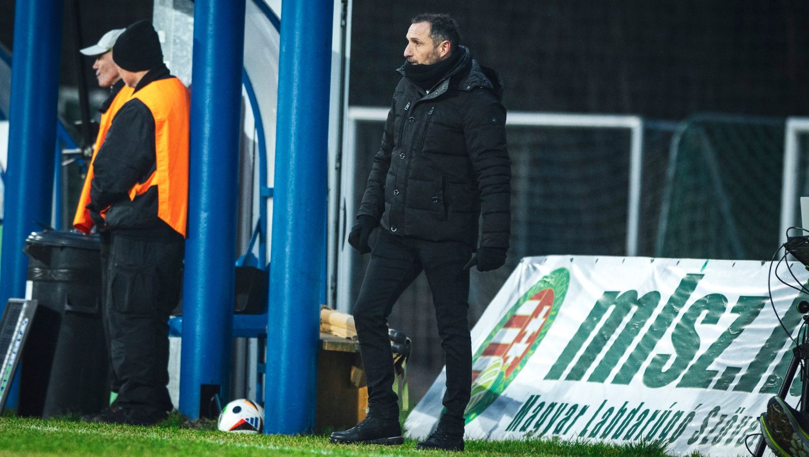 A Vasas edzőjét és kulcsjátékosát is elveszítette a feljutási rangadó előtt: "Örülök, hogy a játékvezető utólag elismeri..."