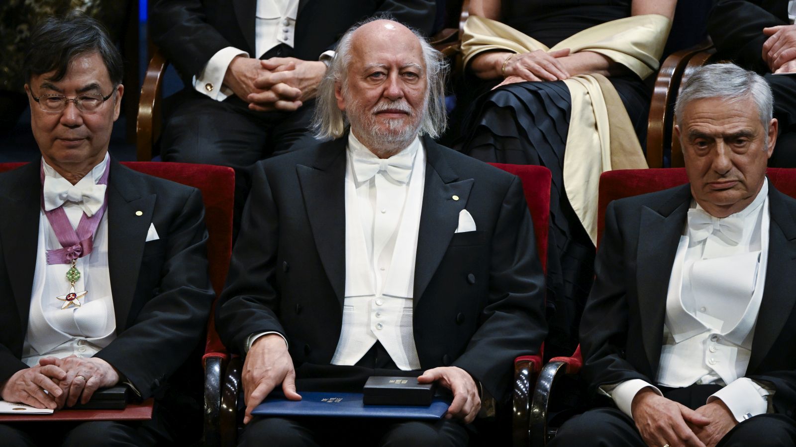 A Nobel-díjas Krasznahorkai a Barcelona meccsén járt - labdaszedő akar lenni