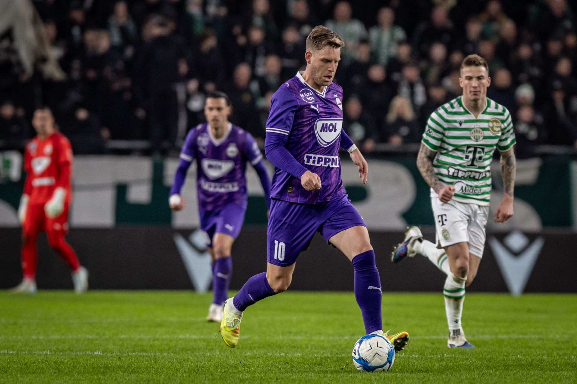 Újpest: Friss hírek érkeztek a derbin megsérült középpályásról