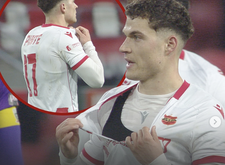 Az év trükkje a Honvéd-játékostól: Lerúgta az ellenfelet, széttépte a saját mezét, majd ő reklamált a bírónál - videó