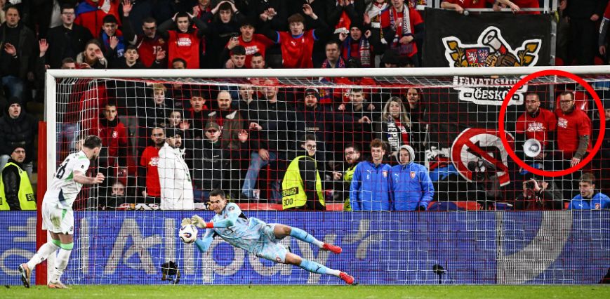 Az írek őrjöngenek és csalást emlegetnek az elbukott a vb-pótselejtező után: "Ez szégyen!" - videó, kép