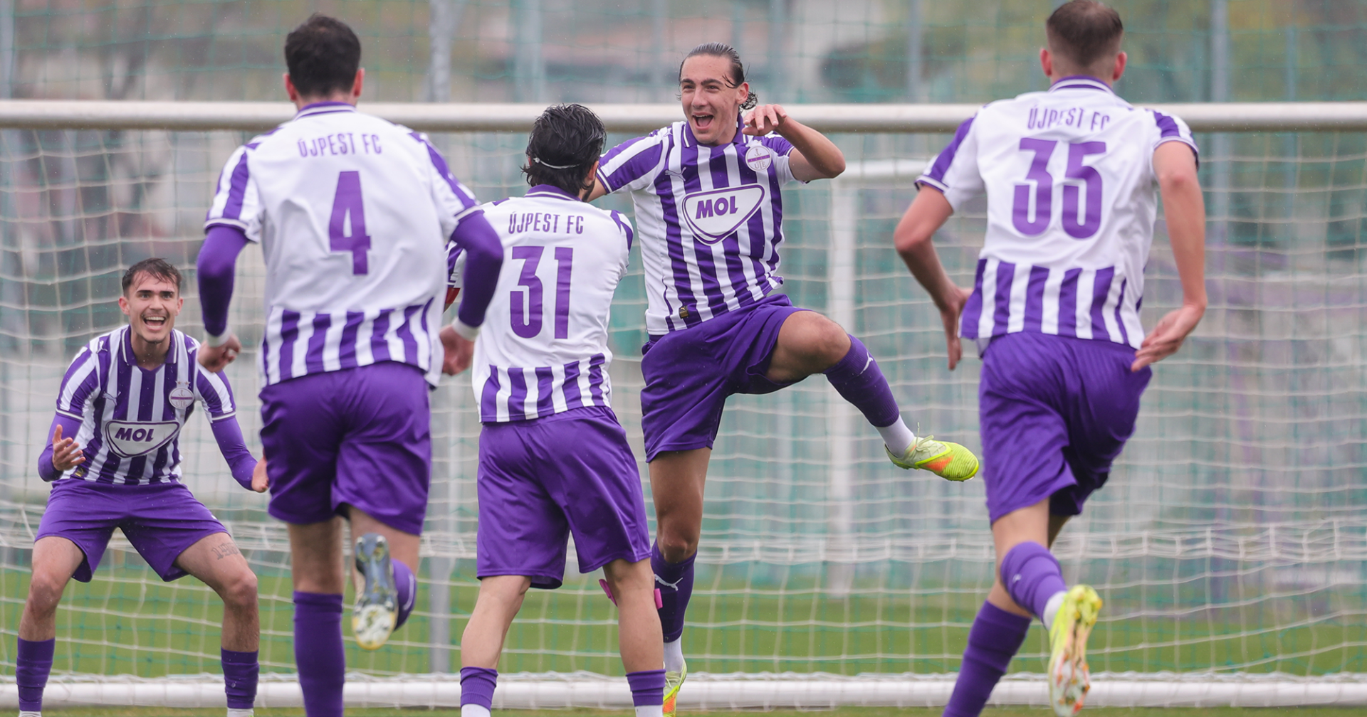 10 perc után kiállíttatta magát az Újpest játékosa, de jött a hatalmas fordulat - videó