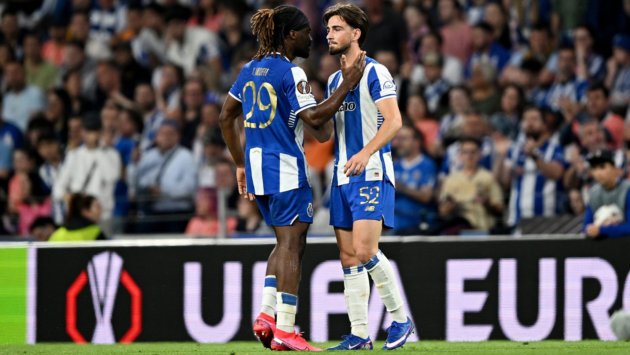 EL/KL: Elképesztő öngól Portóban, bődületes ukrán találat Kovács Bendegúzék meccsén - eredmények, videó