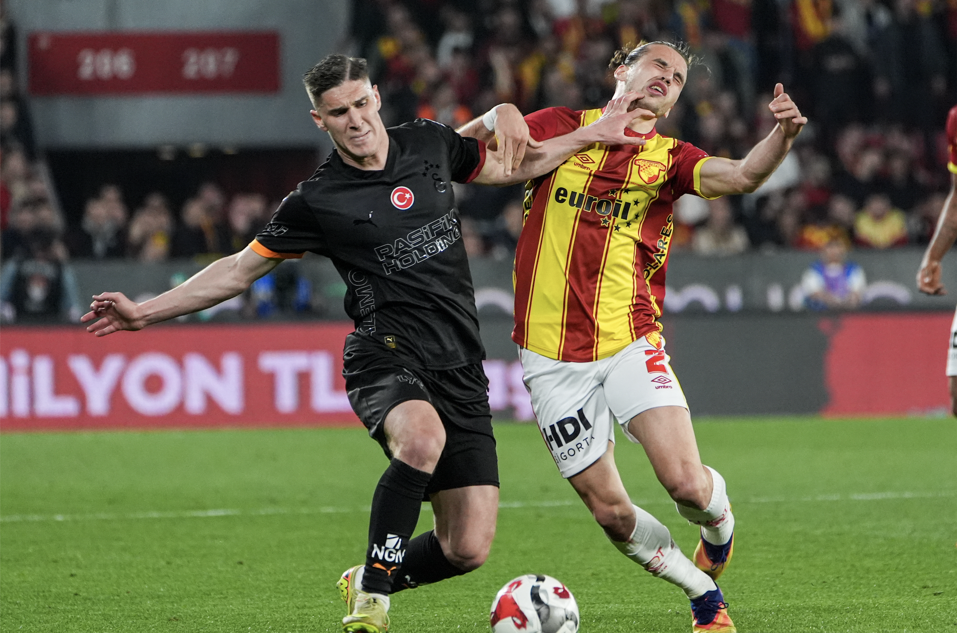 Sallai brutálisan kicentizte a gól előtt, és elkezdhet izgulni - videó