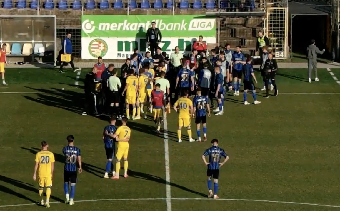 Feszültség az NB II-ben: Laczkó és Vukmir egymásnak ment; 4-et rúgott a Vasas; 2 piros a Kövesd meccsén is