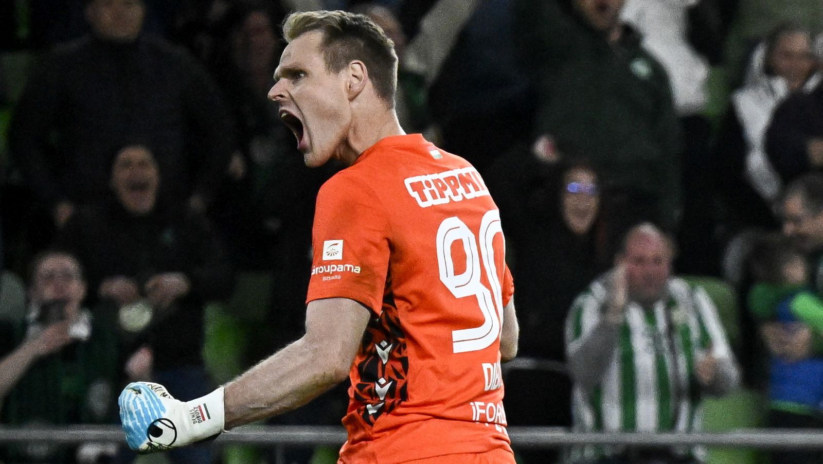 Dibusz megtrollkodta az ETO-t a 11-es thriller után: "Le akartuk fárasztani őket a debreceni túra előtt" - videó