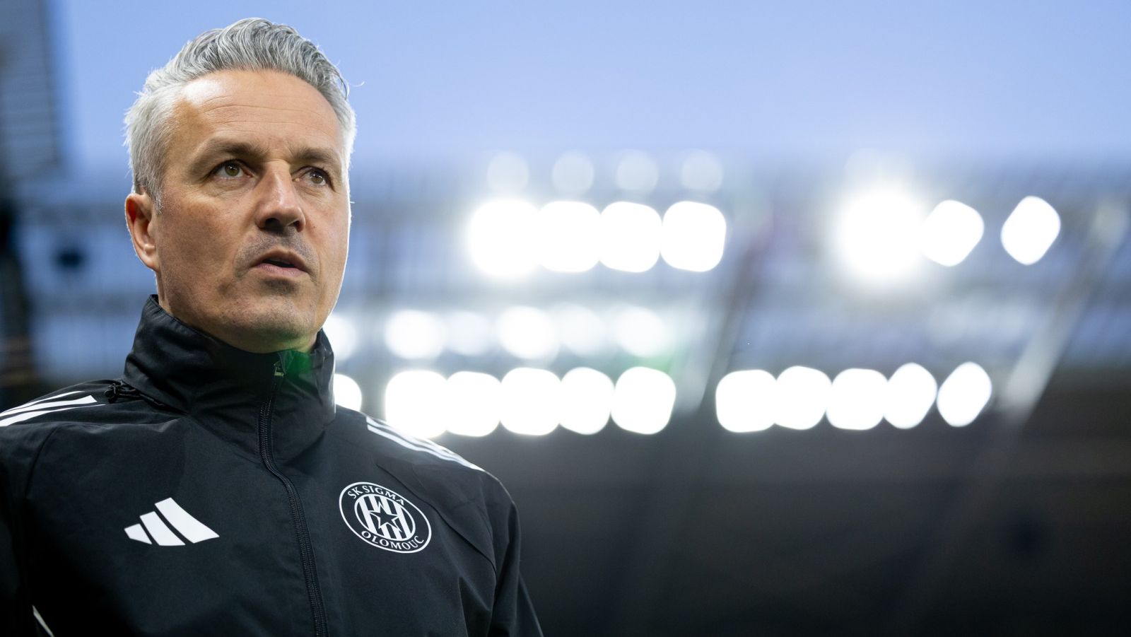 Menesztették az edzőt, aki magyar válogatott középpályást igazolt a télen