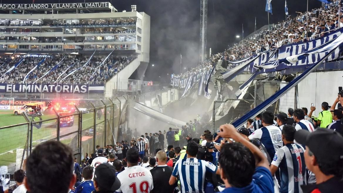 Tragédia a stadionban: 1 halott és több tucat sérült a rangadó előtt