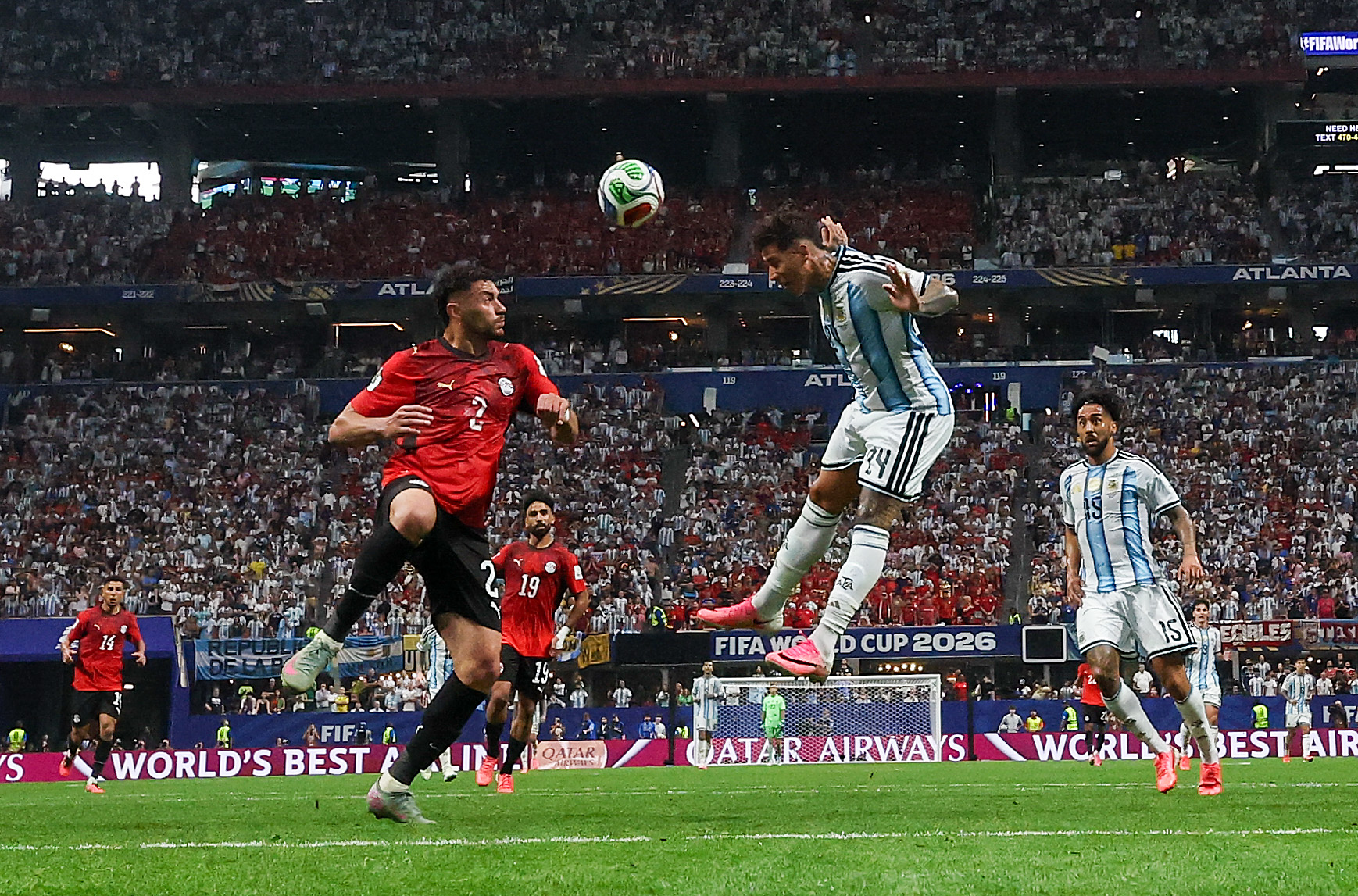 Döbbenetes vb-történelem: Messi és a címvédő Argentína a sírból jutott tovább - videó