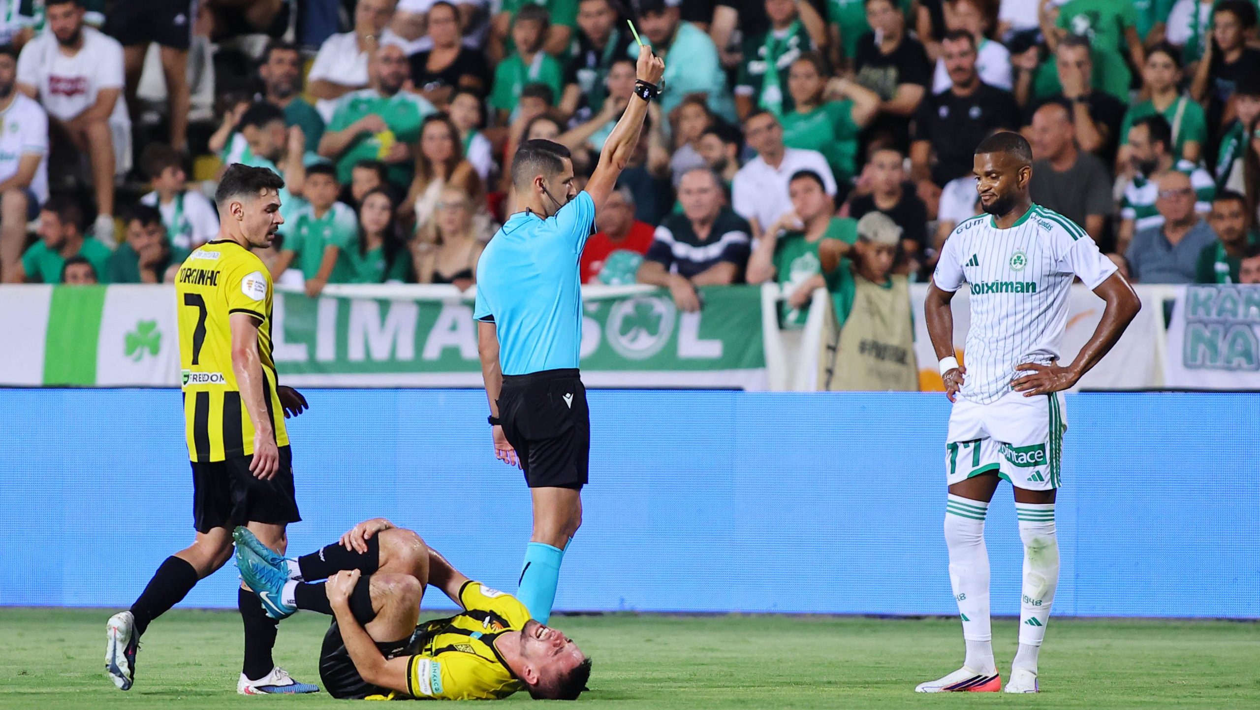 Rémálomszerűen debütált Nego: VAR után állították ki a BL-ben - videó